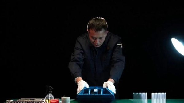 创盈配资 用手感知0.01毫米的区别 他比机器还“精”
